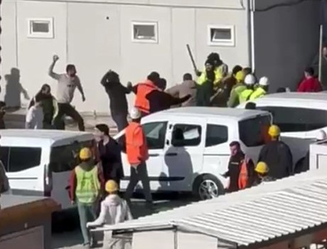 İnşaat işçileri arasında taşlı sopalı kavga