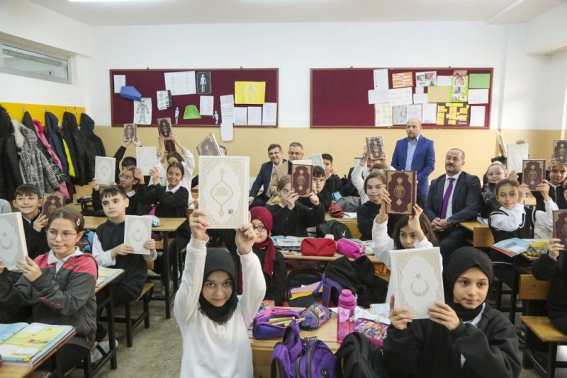 Eğitim öğretim yılı boyunca 50 bin Kur’an-I Kerim hediye edilecek