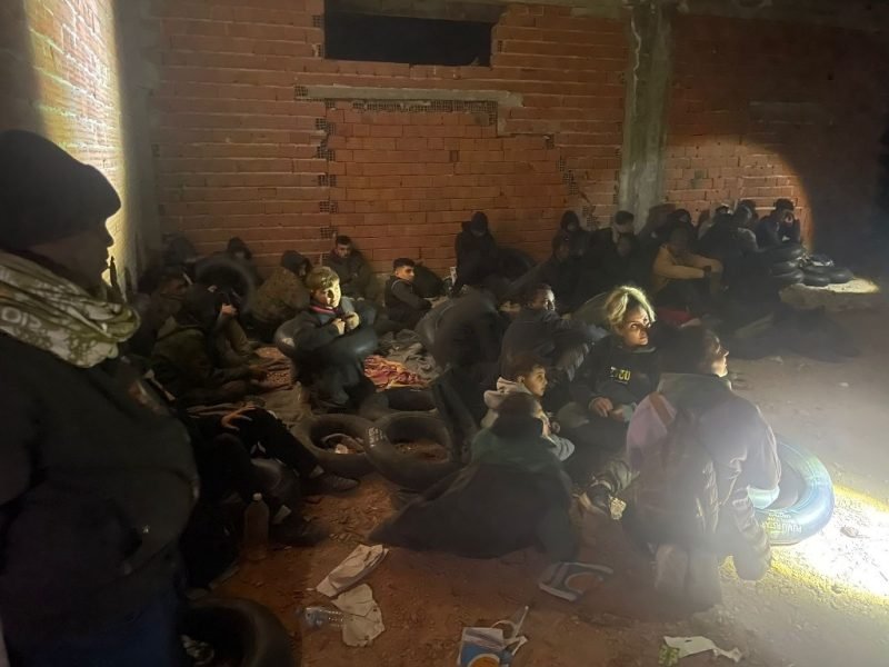  Metruk binadan 29 kaçak göçmen çıktı