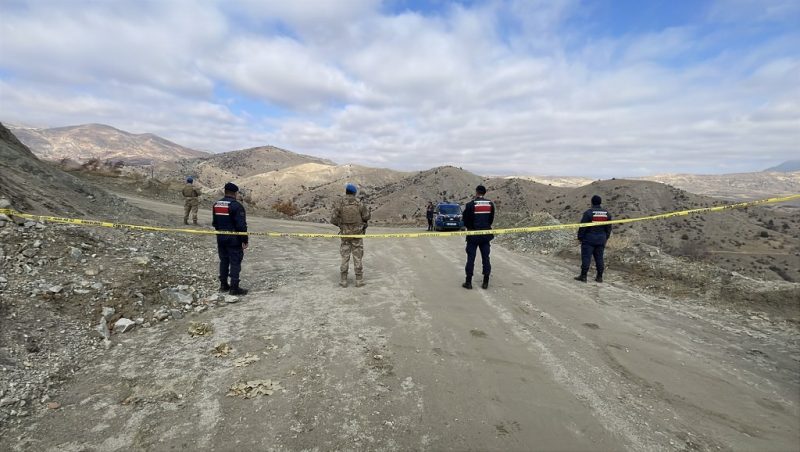 Göçük altında kalan işçiyi kurtarma çalışmaları sürüyor