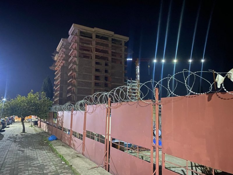 Üzerine demir kalıp düşen işçi hayatını kaybetti