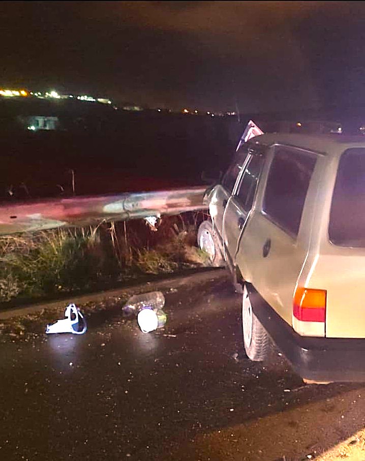 Kontrolden çıkan otomobil refüje çarptı, 1 kişi yaralandı