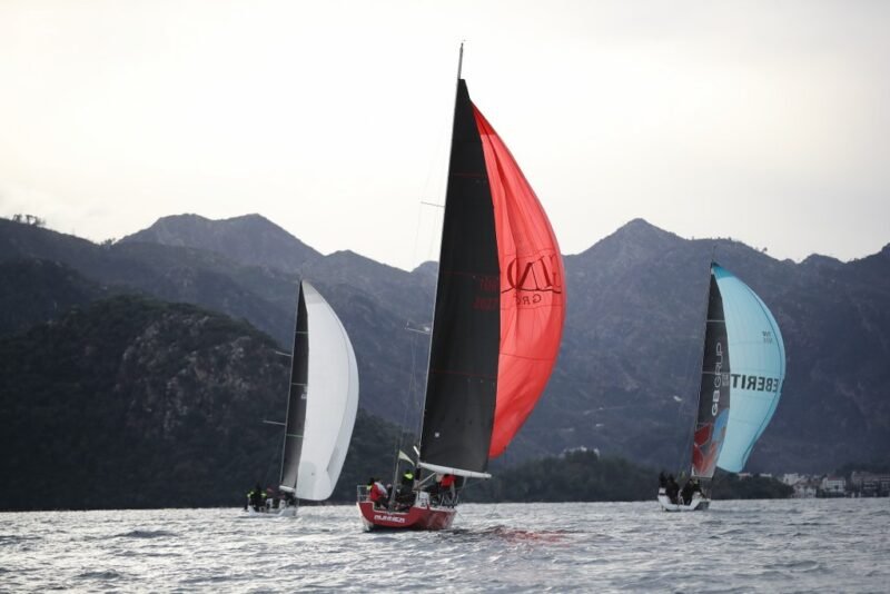 Yelkenli yat yarışları başladı