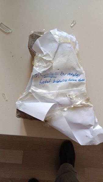 Aile sağlığı merkezine taşlı saldırı, doktora tehdit