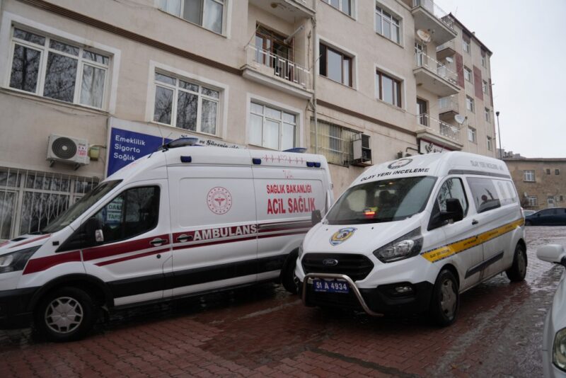 Çift evlerinde ölü bulundu