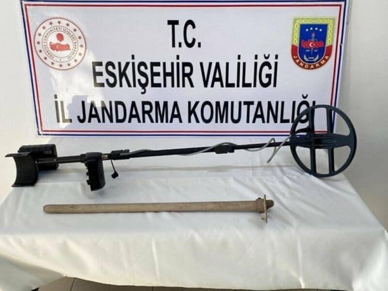 İzinsiz kazı yapan şüpheli jandarma tarafından yakalandı