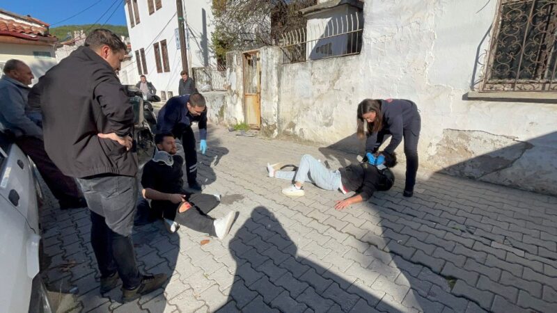Menteşe’de otomobil ile motosiklet çarpıştı: 2 yaralı