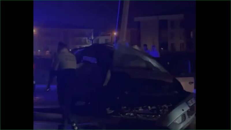  23 yaşındaki genç aydınlatma direğine çarparak yaşamını yitirdi