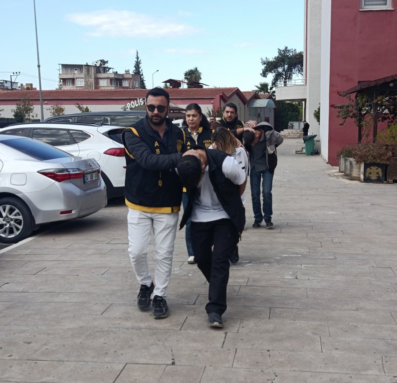 Sevgilisinin eski erkek arkadaşını öldürdü: Balkondan balkona atlayıp kaçmak istedi