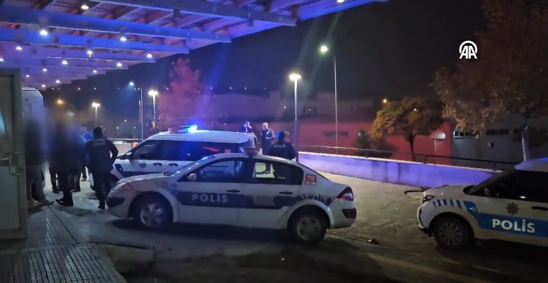 Silahlı kavgayı polis havaya ateş ederek ayırdı