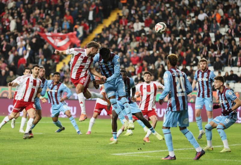 Trabzonspor, Antalyaspor’dan 1 puanı zor kurtardı