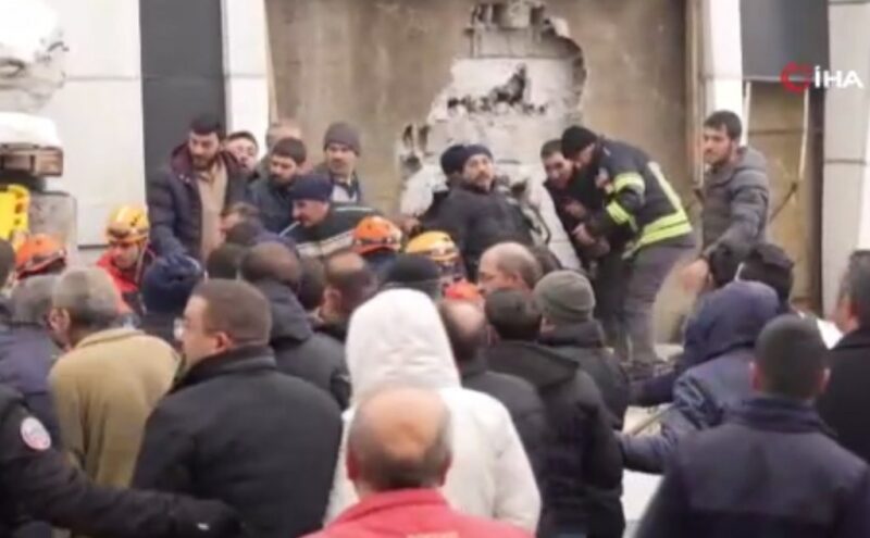 Yangında can kaybı 2’ye yükseldi