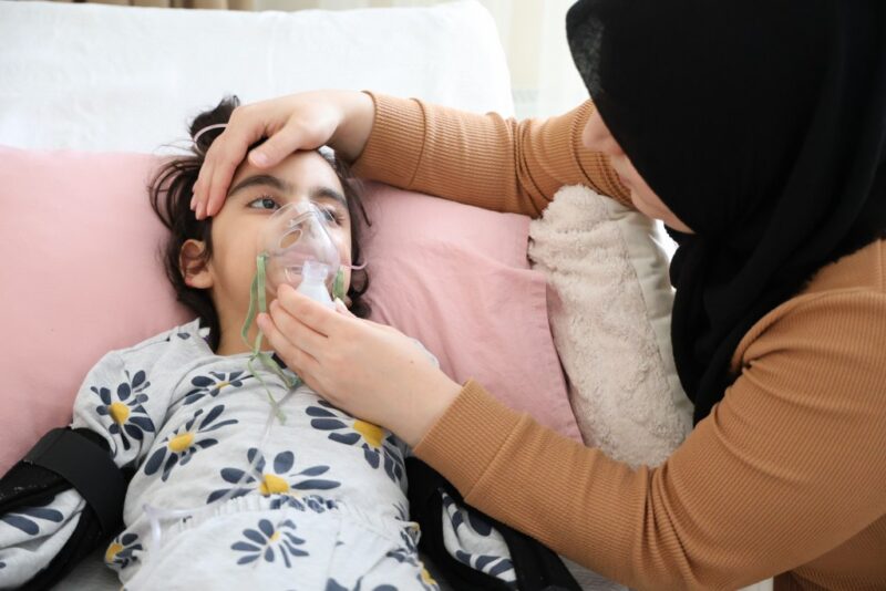 ‘Yanlış iğne’ iddiası, 4 yaşındaki Mihra yaşam mücadelesi veriyor