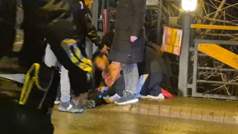 Akrabalar arasında bıçaklı kavga: 2 yaralı