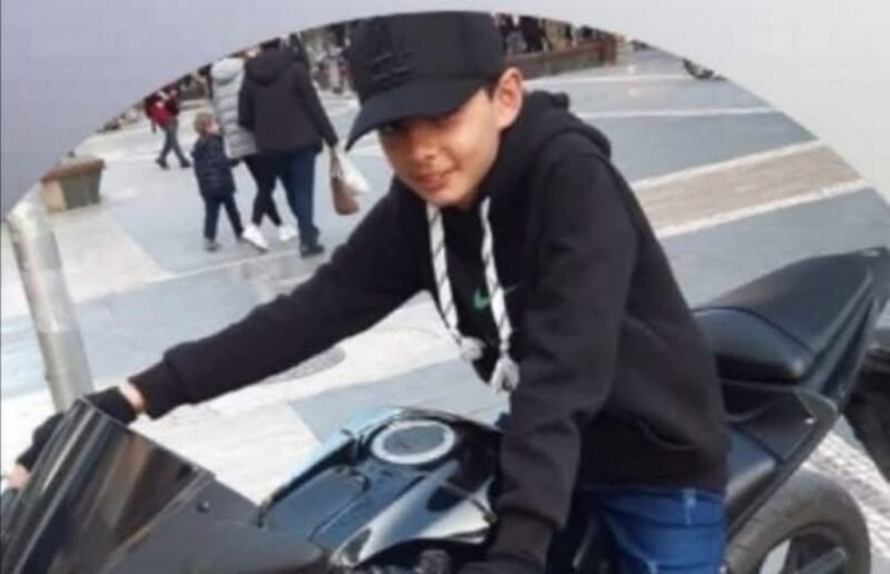 Otomobille çarpışan bisikletli genç hayatını kaybetti