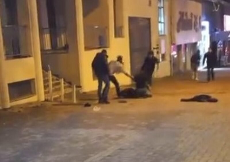 İki genç çakıyla birbirini yaraladı