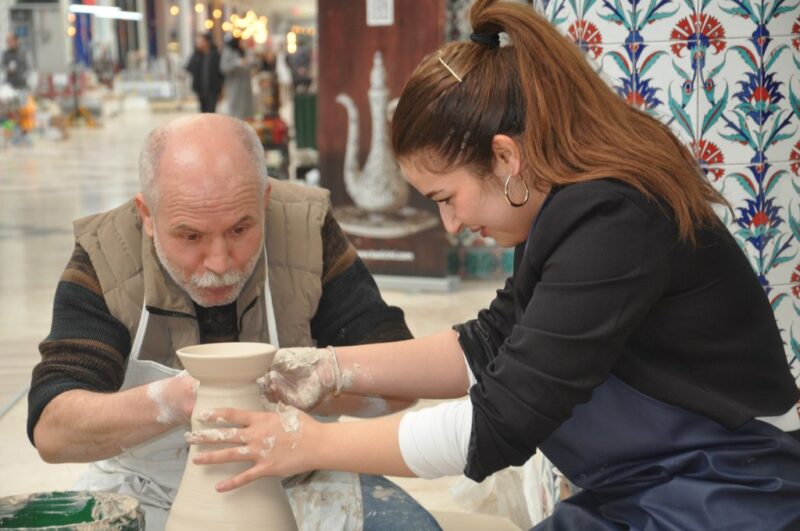 Çiniciler Çarşısı’nda “canlı performans” dönemi başladı