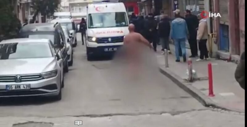 Çıplak halde caddede dolaşan şahıs gözaltına alındı
