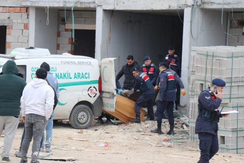  5. kattan asansör boşluğuna düşen işçi hayatını kaybetti