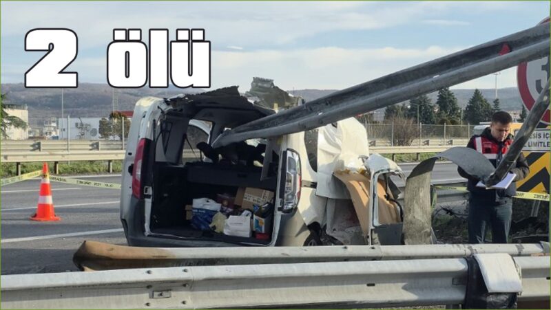 Hafif ticari araç bariyerlere saplandı, 2 kişi hayatını kaybetti