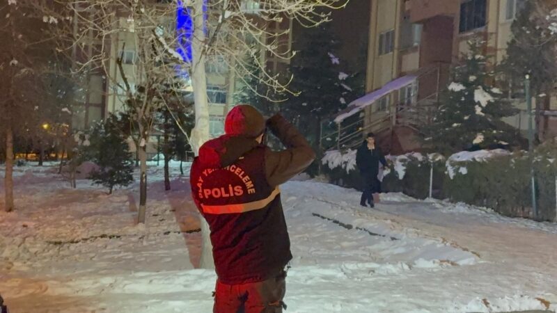 Karnesinde 3 zayıfı olan lise 1 öğrencisi, intihar etti