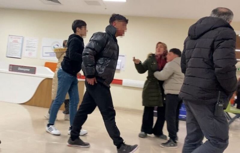 17 yaşındaki gençlerin kavgası kanlı bitti: 2 yaralı