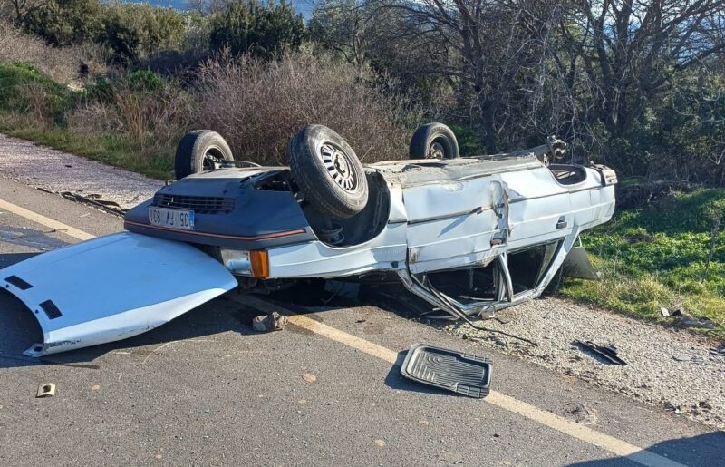 Takla atan otomobildeki 5 kişi yaralandı