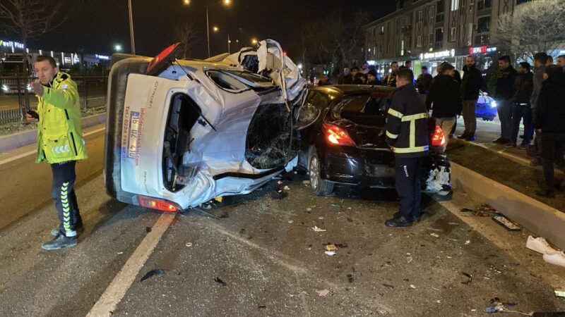 İnegöl’de zincirleme kaza: 1 ölü, 1 yaralı