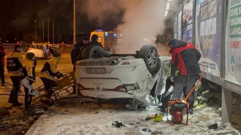 Kaza sonrası otomobil yandı: 2’si ağır 3 yaralı