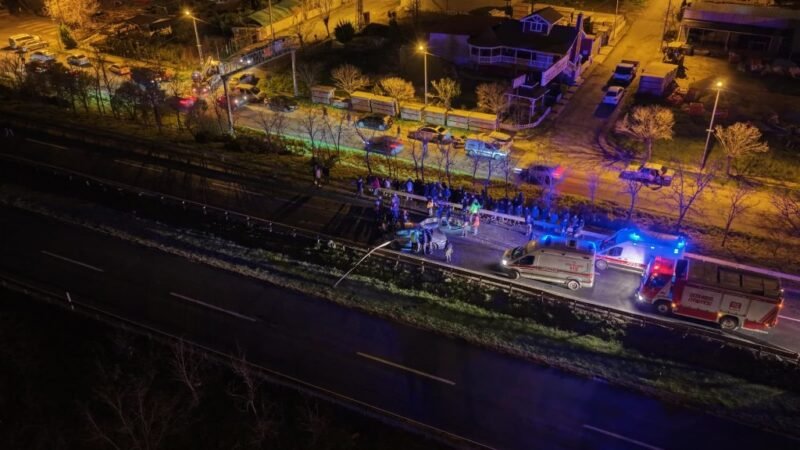 Araçta sıkışan sürücü hayatını kaybetti