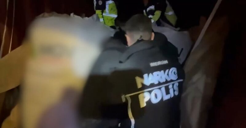 Limanda 298 kg kokain ele geçirildi