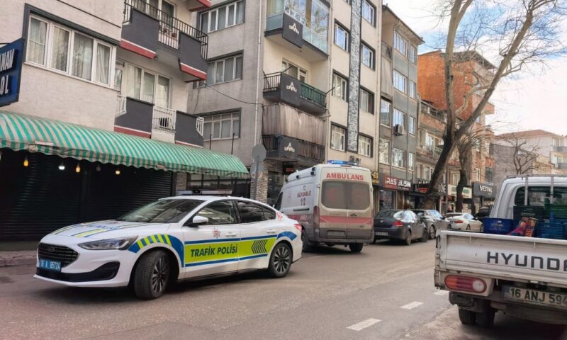 Genç adam evinde ölü bulundu