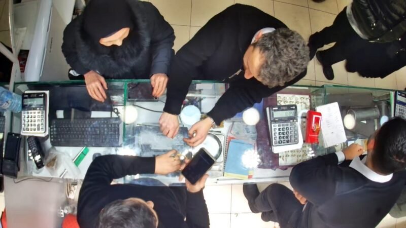 Sahte polislerin oyununu gerçek polisler bozdu