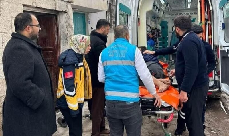 Psikolojik sorunlar yaşayan baba tedavi, çocuklar koruma altına alındı