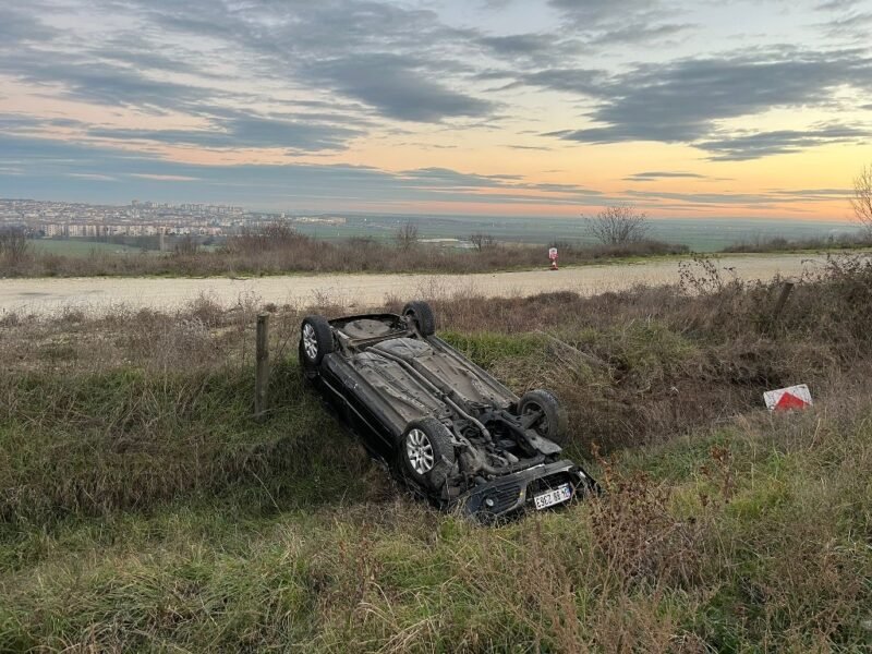 Otomobil şarampole yuvarlandı: 1 yaralı