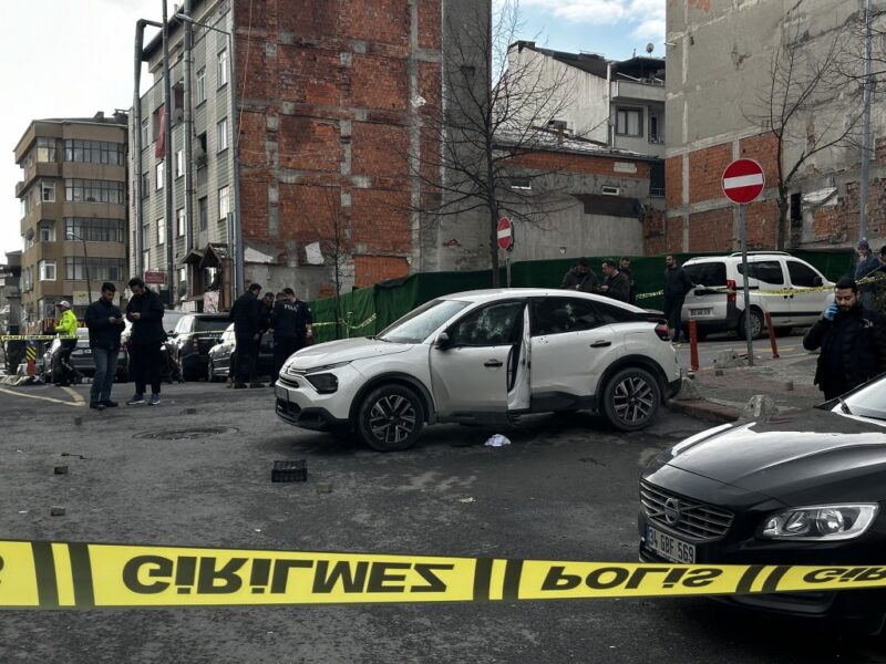 Park Halindeki Araca Silahlı Saldırı: 1 Yaralı