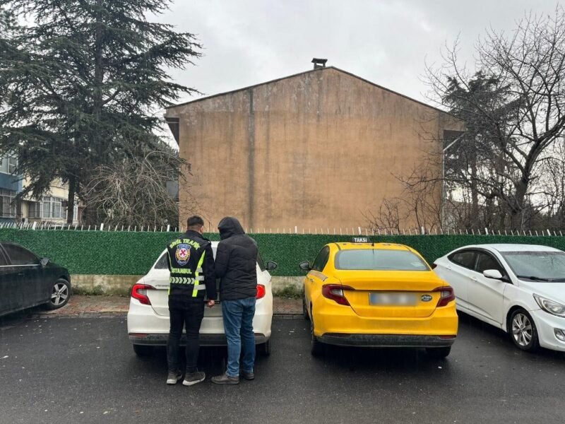 O taksi şoförü trafikten men edildi