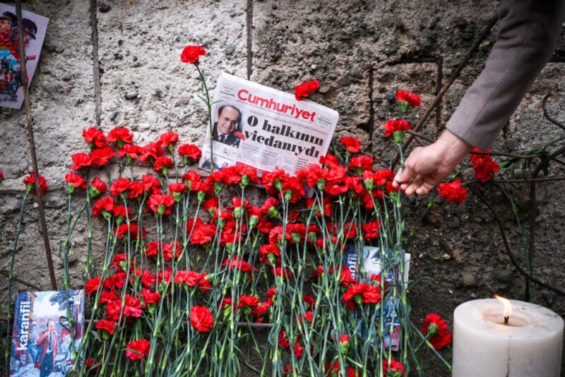 Gazeteci-Yazar Uğur Mumcu ölümünün 33’üncü yılında anıldı