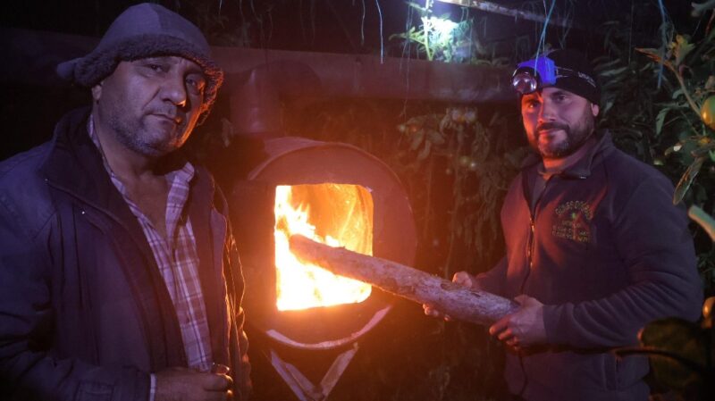 Seydikemer’de seracılar zirai don nöbetinde