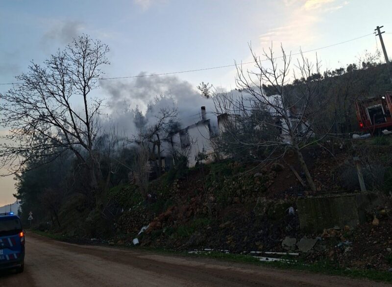  Menteşe’de çıkan yangında ev küle döndü