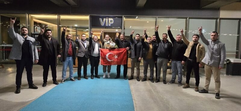 Dünya şampiyonu Evren Arslan’a coşkulu karşılama