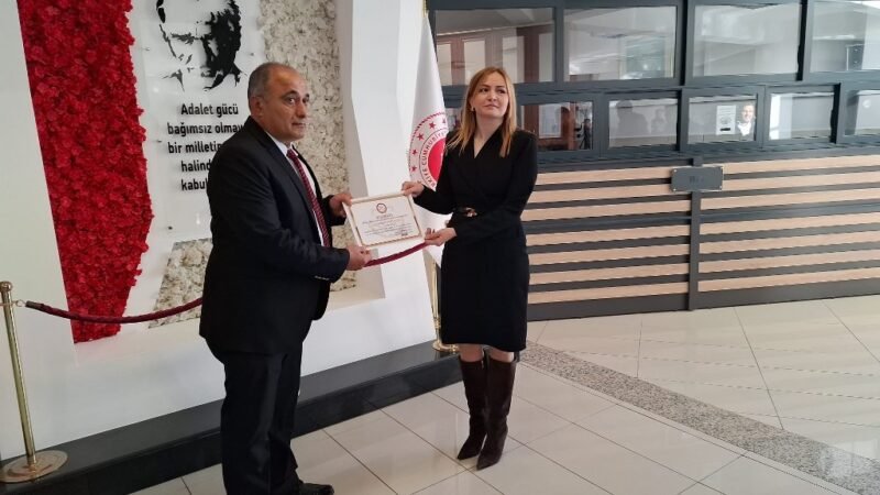 Başkan Halil Ayat mazbatasını aldı, göreve başladı