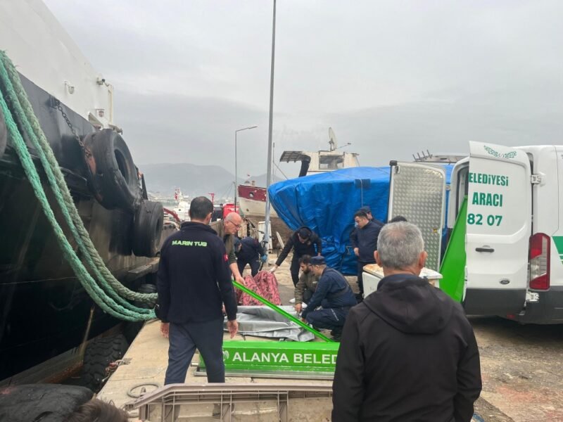  Alanya’da denizde erkek cesedi bulundu