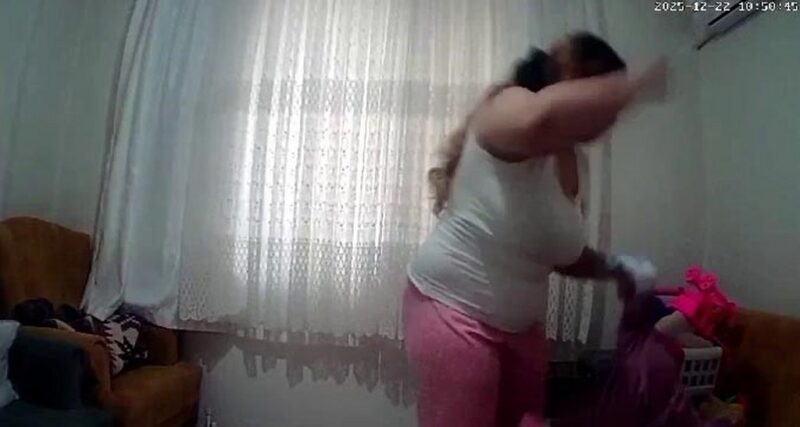 Şüphe üzerine koyduğu kameradan bebeğine şiddet çıktı