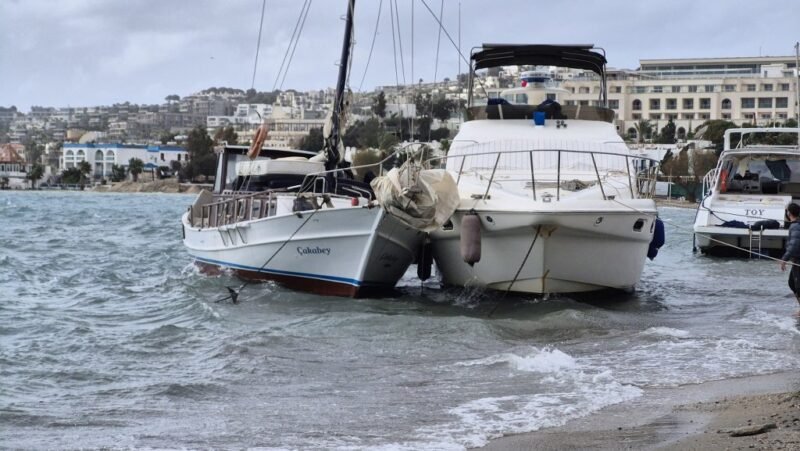 Bodrum’da korku dolu anlar: 8 tekne kıyıya sürüklendi