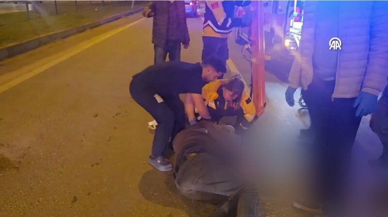 Motosiklet kazasında 2 kişi yaralandı