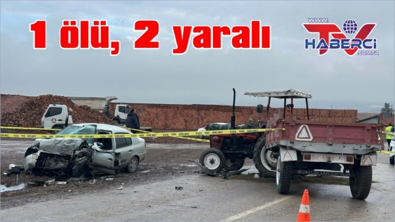 Traktör otomobille çarpıştı: 1 ölü, 2 yaralı