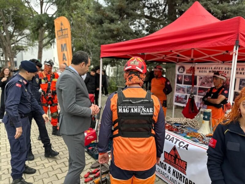 Lisede deprem tahliye tatbikatı gerçekleştirildi