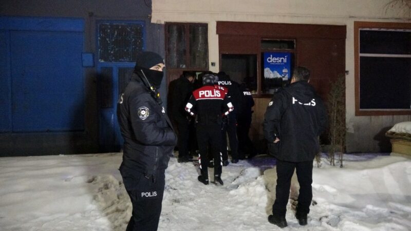 Evde zorla tutulduğunu iddia eden kadını polis ve itfaiye kurtardı