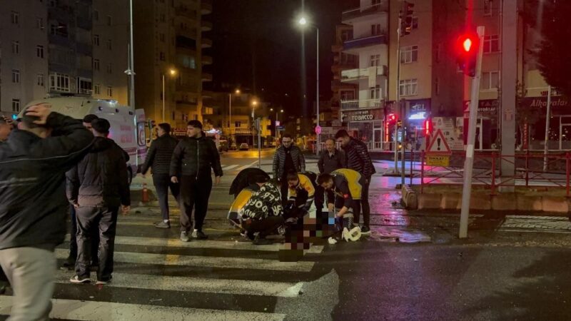 Ciple otomobil çarpıştı: 2 ağır yaralı